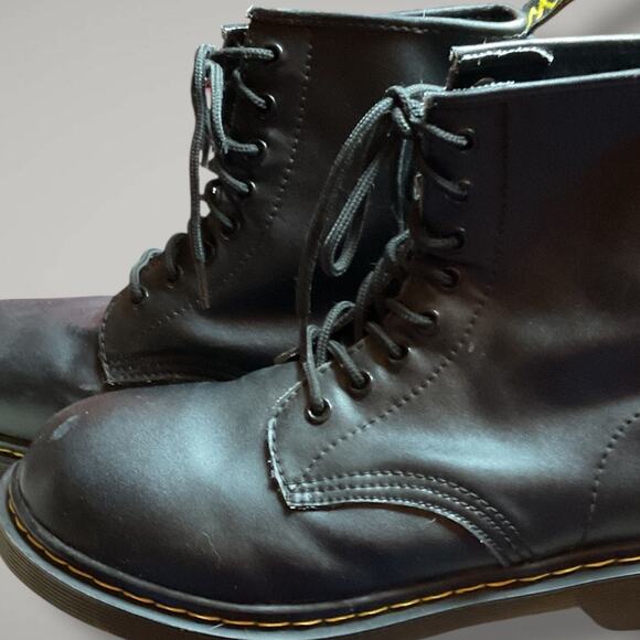 Men's 10.5 DR. MARTENS Smooth Black Leather Lace Up Boots In Excellent Condition - Picture 3 of 14
